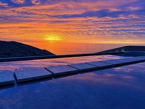 Outdoor pool - Luxury Oceanfront Condo w/ Pool, Cabanas, Gym and Steam Rooms (Los Cerritos)