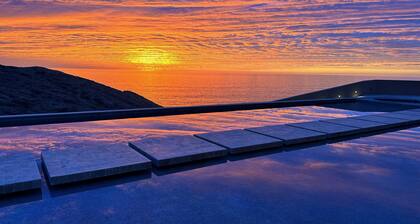 Luxury Oceanfront Condo w/ Pool, Cabanas, Gym and Steam Rooms