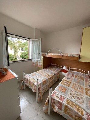 2 slaapkamers, een strijkplank/strijkijzer, gratis wifi, beddengoed