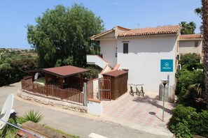 Exterior - Holiday Home "Kastalia - La Relax" with Sea View, Shared Pool and Wi-Fi (Ragusa)