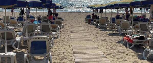 Una spiaggia nelle vicinanze