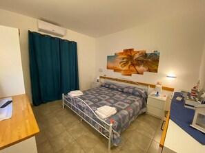 2 bedrooms, iron/ironing board, free WiFi, bed sheets - Holiday Home "Kastalia - Blu" with Sea View, Shared Pool and Wi-Fi (Ragusa)