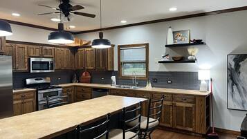 Frigorífic, microones, forn i placa de cuina