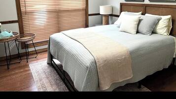4 bedrooms, iron/ironing board, free WiFi, bed sheets