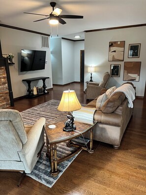 Smart TV, fireplace, DVD player, books