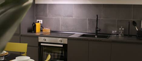 Fridge, oven, dishwasher, coffee/tea maker