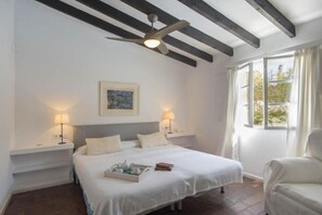 5 bedrooms, iron/ironing board, free WiFi, bed sheets - Vacation Home "Casa Morant On The Promenade Mhm" with Sea View, Private Terrace & Wi-Fi (Cala Ratjada)