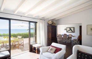 TV - Vacation Home "Casa Morant On The Promenade Mhm" with Sea View, Private Terrace & Wi-Fi (Cala Ratjada)