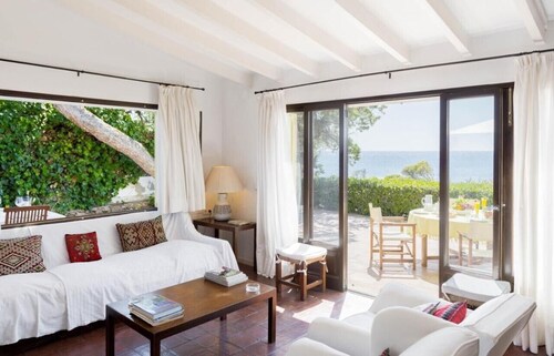 Vacation Home "Casa Morant On The Promenade Mhm" with Sea View, Private Terrace & Wi-Fi