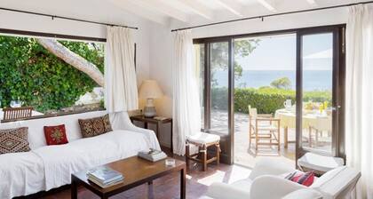 Vacation Home "Casa Morant On The Promenade Mhm" with Sea View, Private Terrace & Wi-Fi
