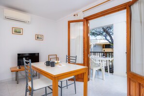 Dining - Holiday Apartment "Mhm 3" with Balcony & Wi-Fi (Cala Ratjada)