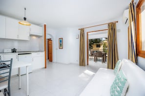TV - Holiday Apartment "Mhm 5" with Balcony & Wi-Fi (Cala Ratjada)
