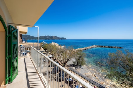 Property grounds. Holiday Apartment "Duplex Voramar Mhm Seafront" with Sea View, Balcony & Wi-Fi