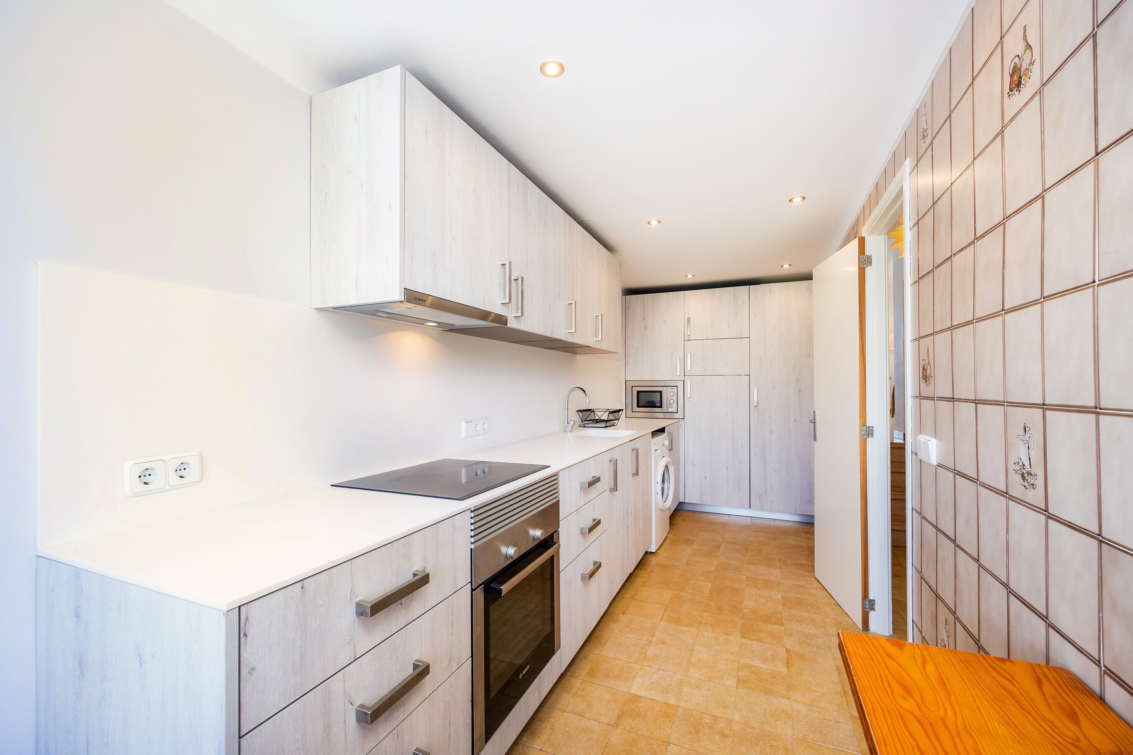 雪櫃、微波爐、焗爐、爐具