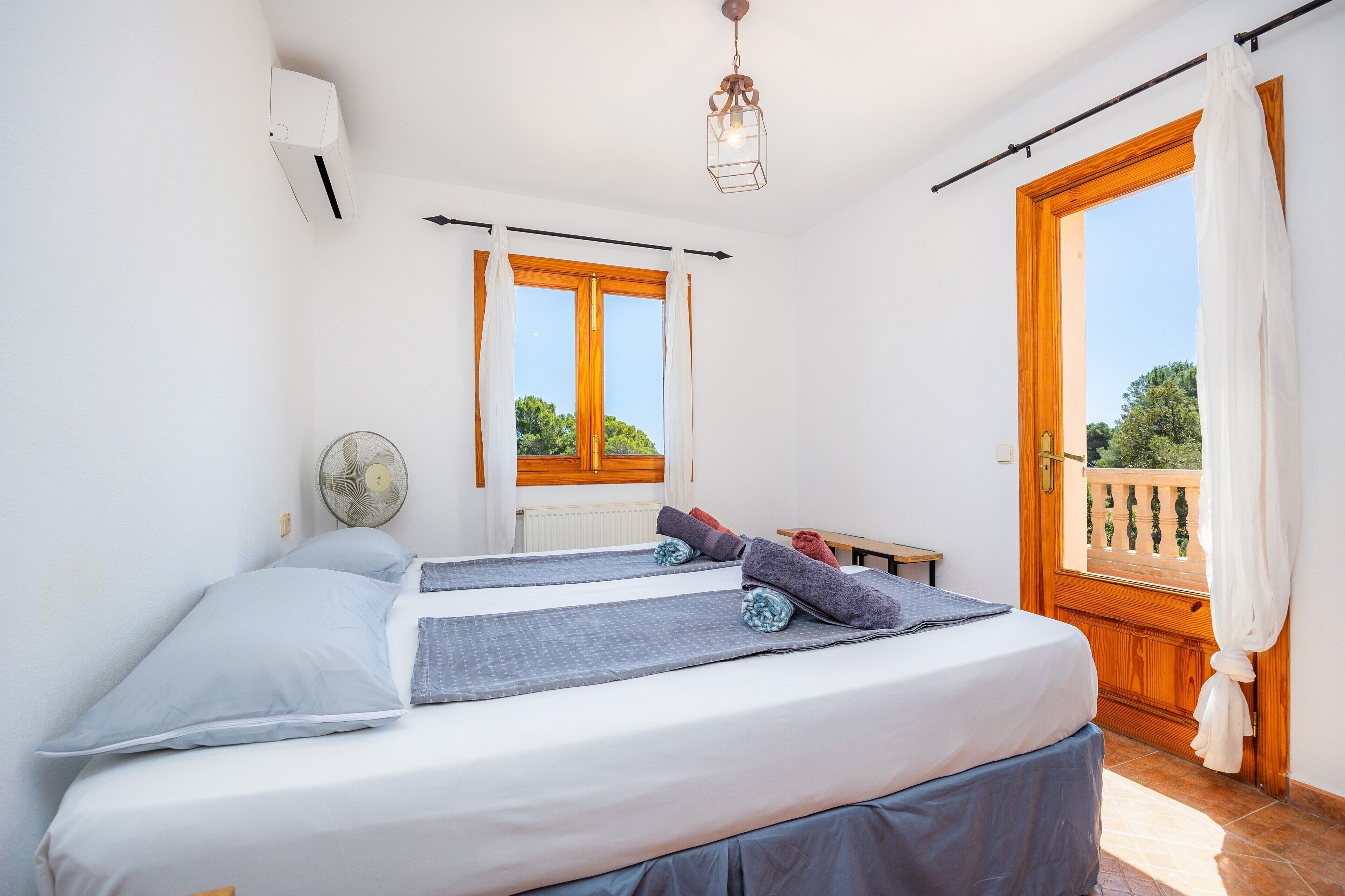 4 bedrooms, free WiFi, bed sheets