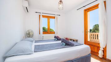 4 bedrooms, free WiFi, bed sheets