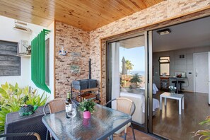 Outdoor dining - Vacation Home "Sunset" with Sea View, Shared Pool & Wi-Fi (Puerto Rico)