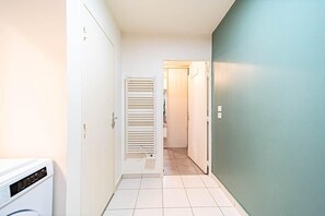 Interior - Le petit Montel- studio avec garage-métro Valmy (Lyon)