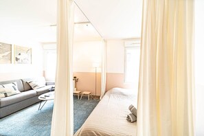 1 bedroom, bed sheets