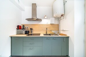 Fridge, microwave, stovetop, dishwasher - Les Amandiers 4 pers- Oullins centre-Lyon (Oullins-Pierre-Bénite)