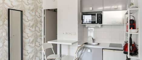 Fridge, microwave, stovetop, coffee/tea maker