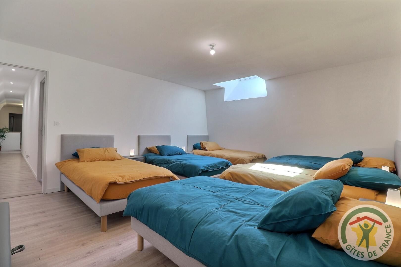 4 habitaciones, tabla de planchar con plancha y wifi gratis 