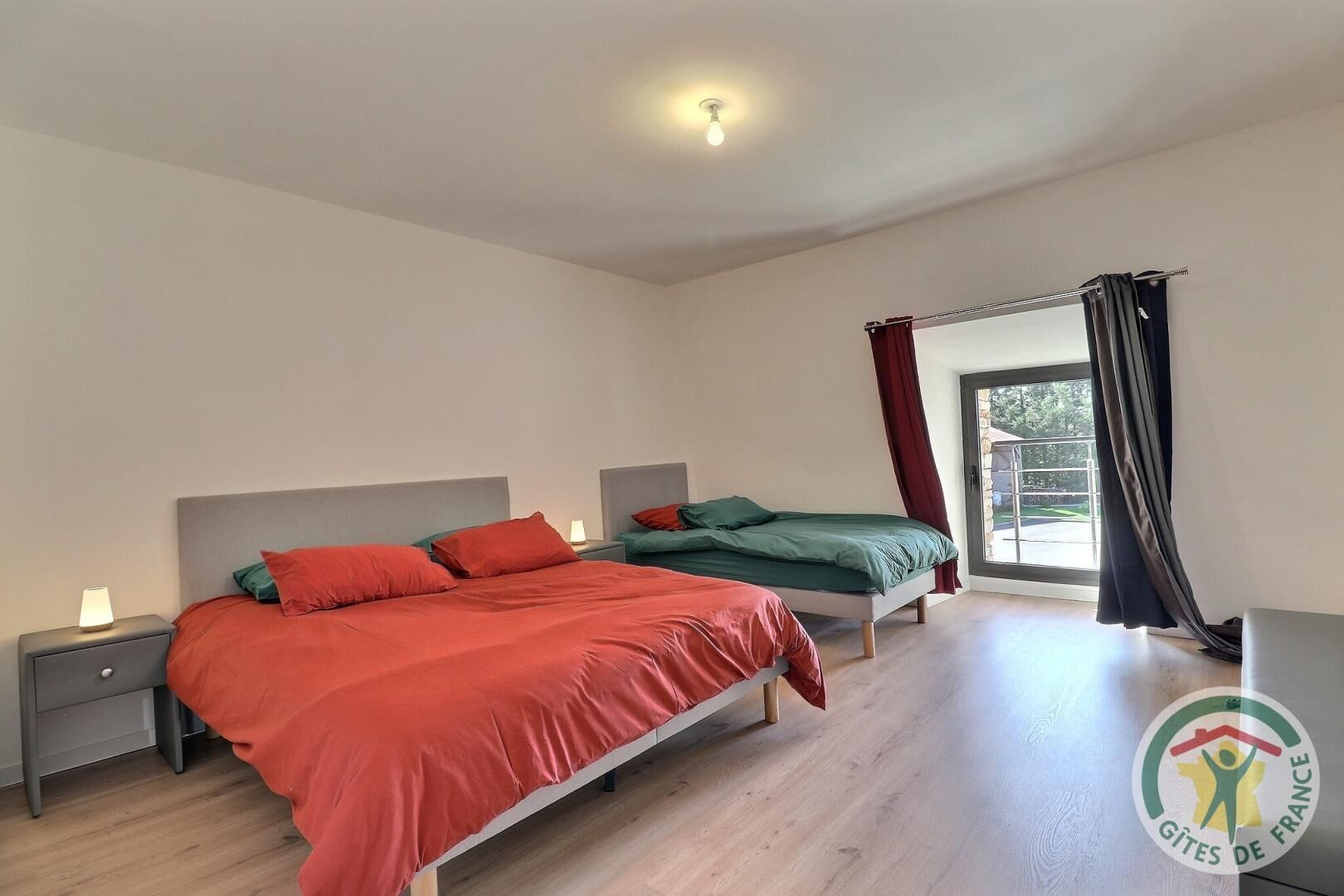 4 habitaciones, tabla de planchar con plancha y wifi gratis 