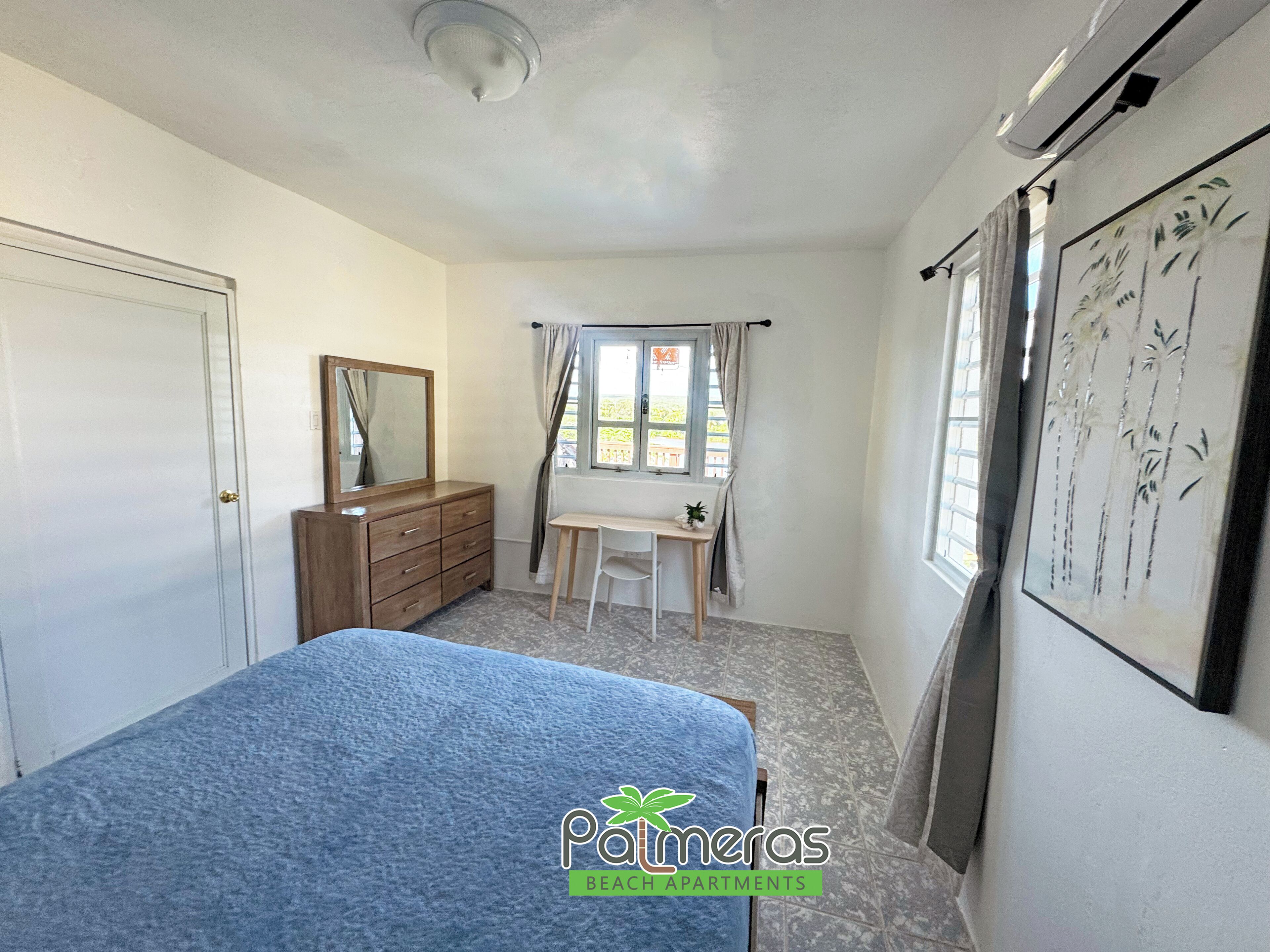 3 habitaciones, tabla de planchar con plancha, wifi y ropa de cama 