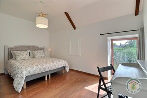 3 habitaciones, escritorio, tabla de planchar con plancha y wifi gratis 