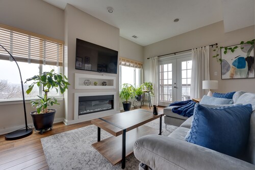 King Bed! Unique City Views! Free Parking!