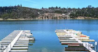 Pines Area cabin with marina & boat slip
