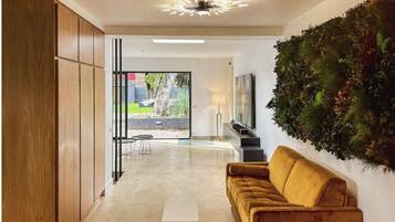 TV connectée, jeux vidéo, vidéothèque, chaîne hi-fi