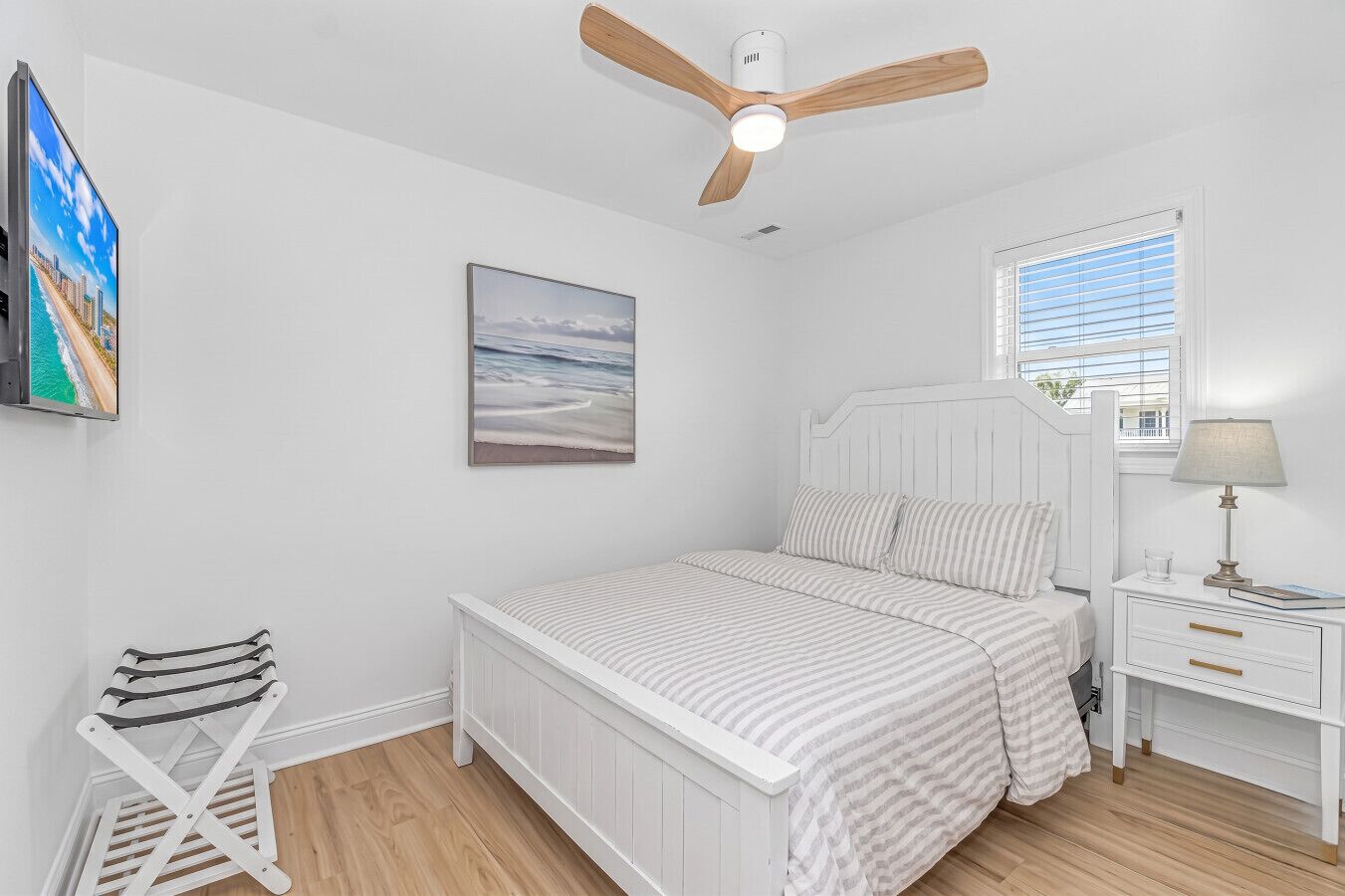 2 bedrooms, desk, iron/ironing board, travel crib