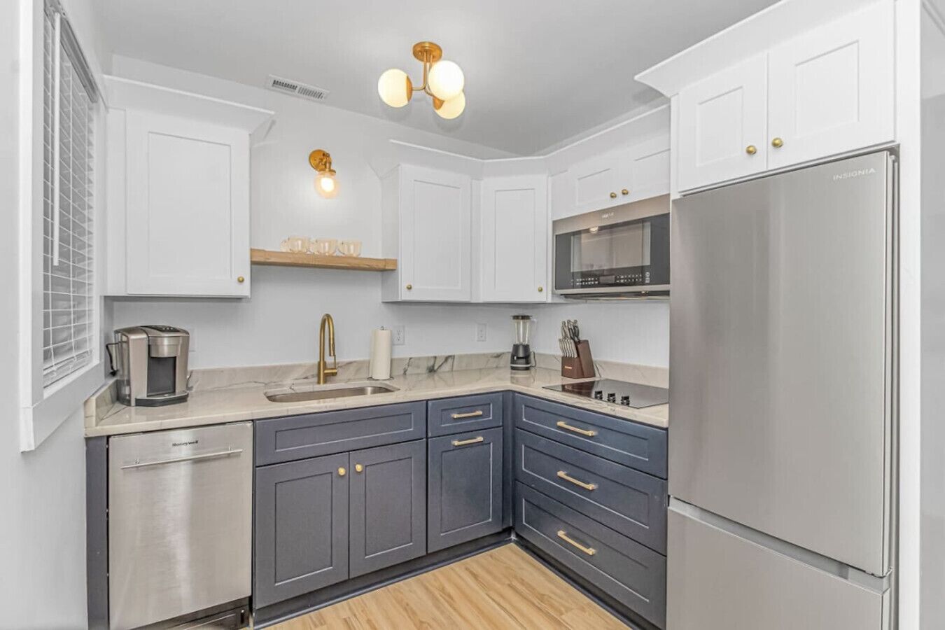 Køleskab, mikrobølgeovn, ovn, kogeplade