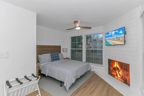 2 bedrooms, desk, iron/ironing board, travel crib