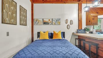1 bedroom, desk, free WiFi, bed sheets