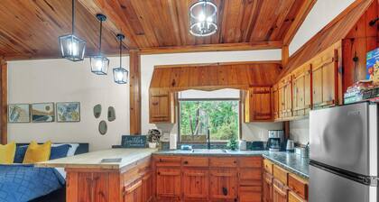 Secluded Cabin on 21 Acres Near Florida Springs