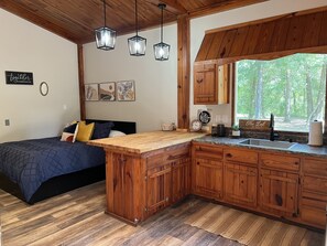 1 bedroom, desk, free WiFi, bed sheets