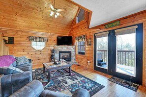 Smart-TV, peis og bøker