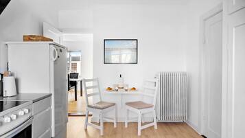Fridge, stovetop, dishwasher, coffee/tea maker