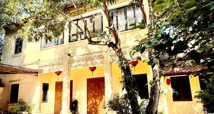 Ngôi Nhà Việt Ấm Cúng Hướng Sân Vườn Giường Cỡ Queen