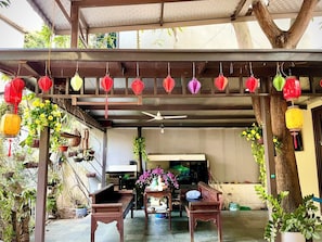 Terrace/patio - Ngôi Nhà Việt Ấm Cúng Hướng Sân Vườn Giường Cỡ Queen (Dong Anh)