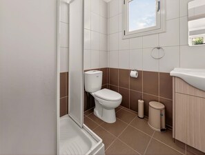 Dusche, Haartrockner, Handtücher, Shampoo