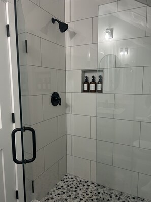 Shower, hair dryer, towels, soap - Historic Haven: Nestled in Downtown Greensboro! Close to Universities. (Greensboro)