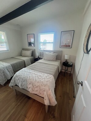 3 soverom, skrivebord, strykejern/-brett og wi-fi