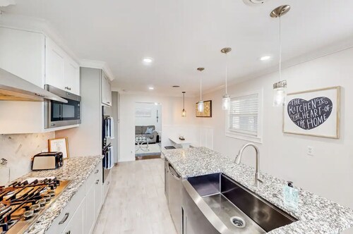 Gameroom/Theatre room-7 Tv's-6 Beds-Spacious Kitchen-Air Hockey-PingPong-Arcade