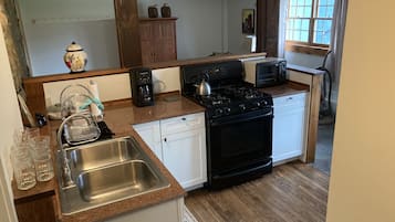 Microonde, forno, piano cottura, pentole/stoviglie/utensili