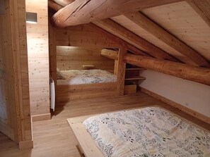 3 間睡房、熨斗/熨衫板、可攜式嬰兒床