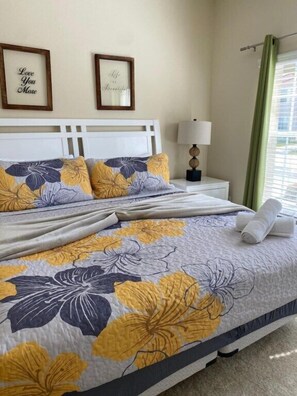 4 bedrooms, iron/ironing board, WiFi, bed sheets - Disney escape with private pool resort amenities! (Kissimmee)