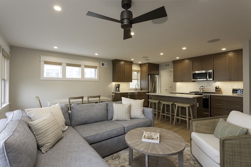 Oceanside home with plunge pool! Pet friendly!